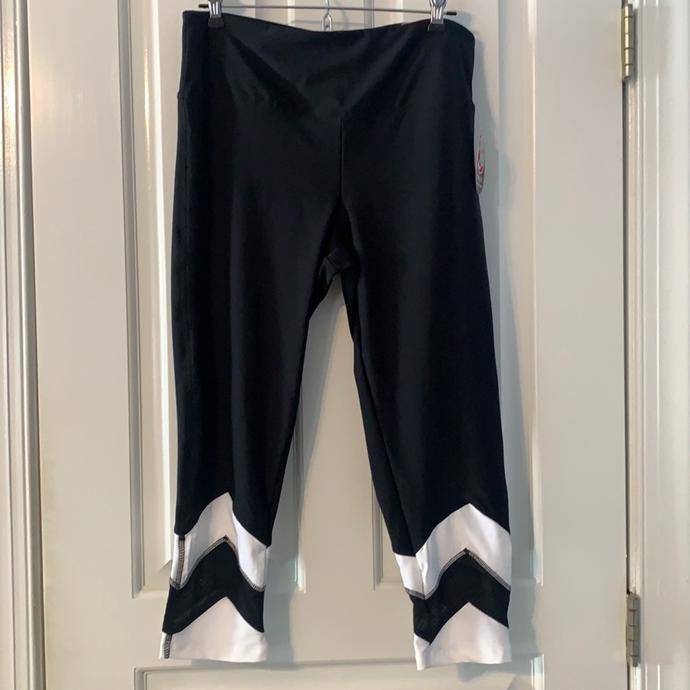 Black and White Mid Calf Active Capri XL Workout Yoga